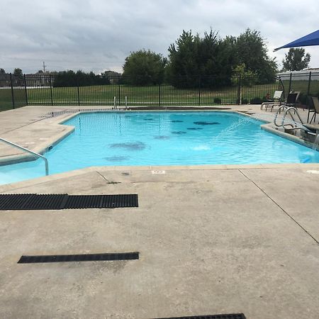 Paola Inn And Suites エクステリア 写真