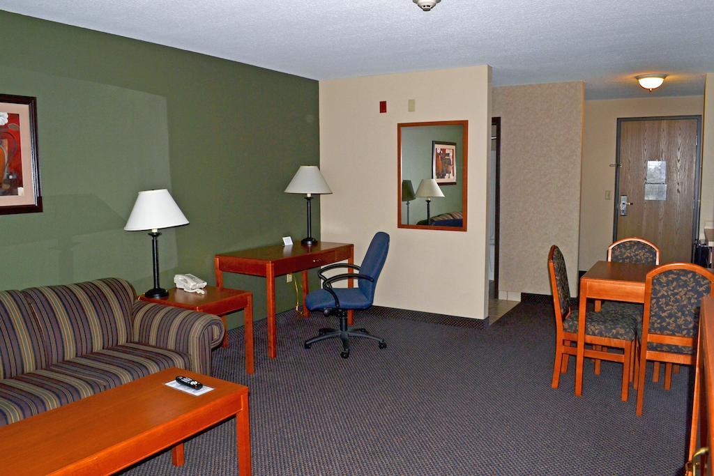 Paola Inn And Suites 部屋 写真