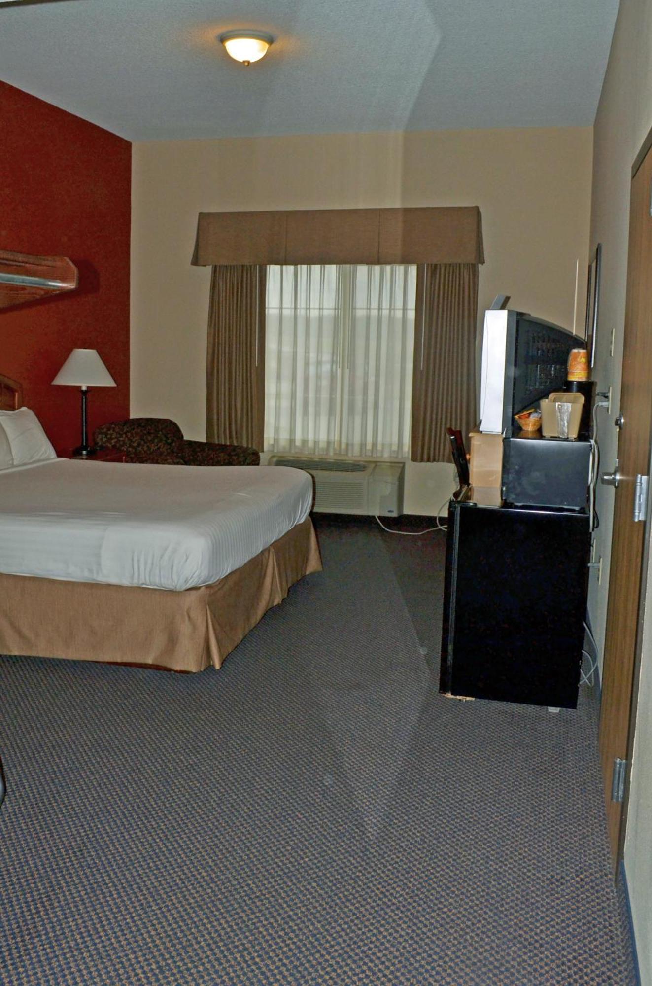 Paola Inn And Suites エクステリア 写真