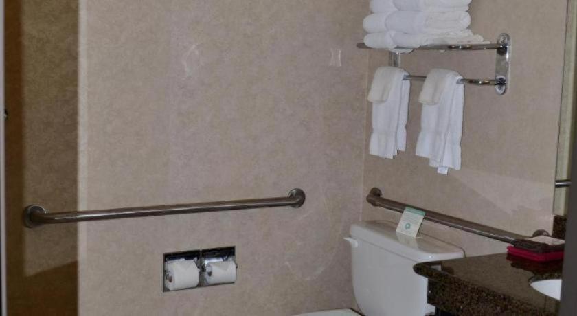 Paola Inn And Suites エクステリア 写真