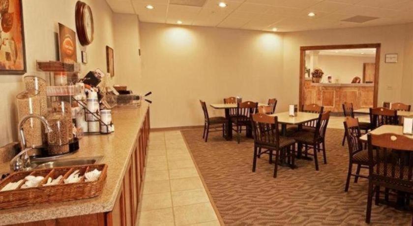 Paola Inn And Suites エクステリア 写真