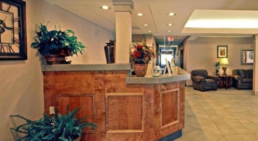 Paola Inn And Suites エクステリア 写真