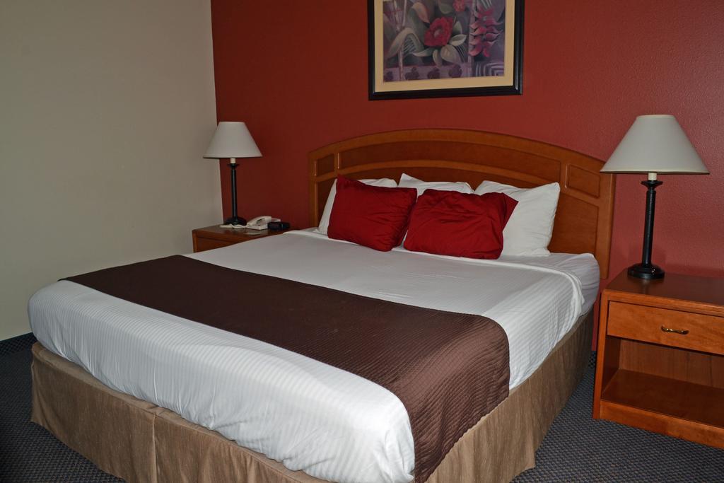 Paola Inn And Suites エクステリア 写真