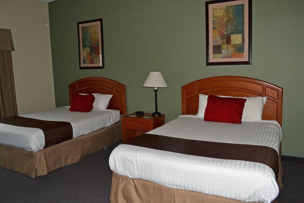 Paola Inn And Suites エクステリア 写真