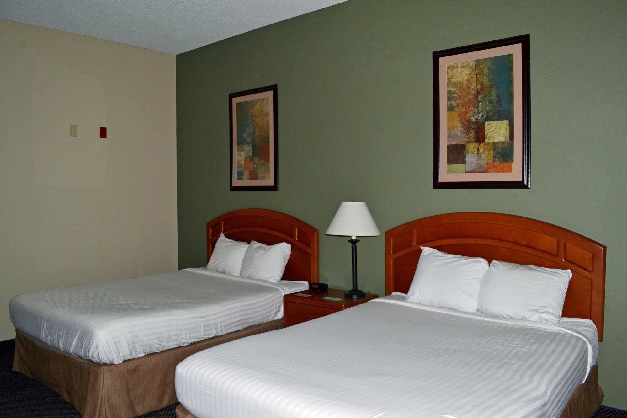 Paola Inn And Suites エクステリア 写真