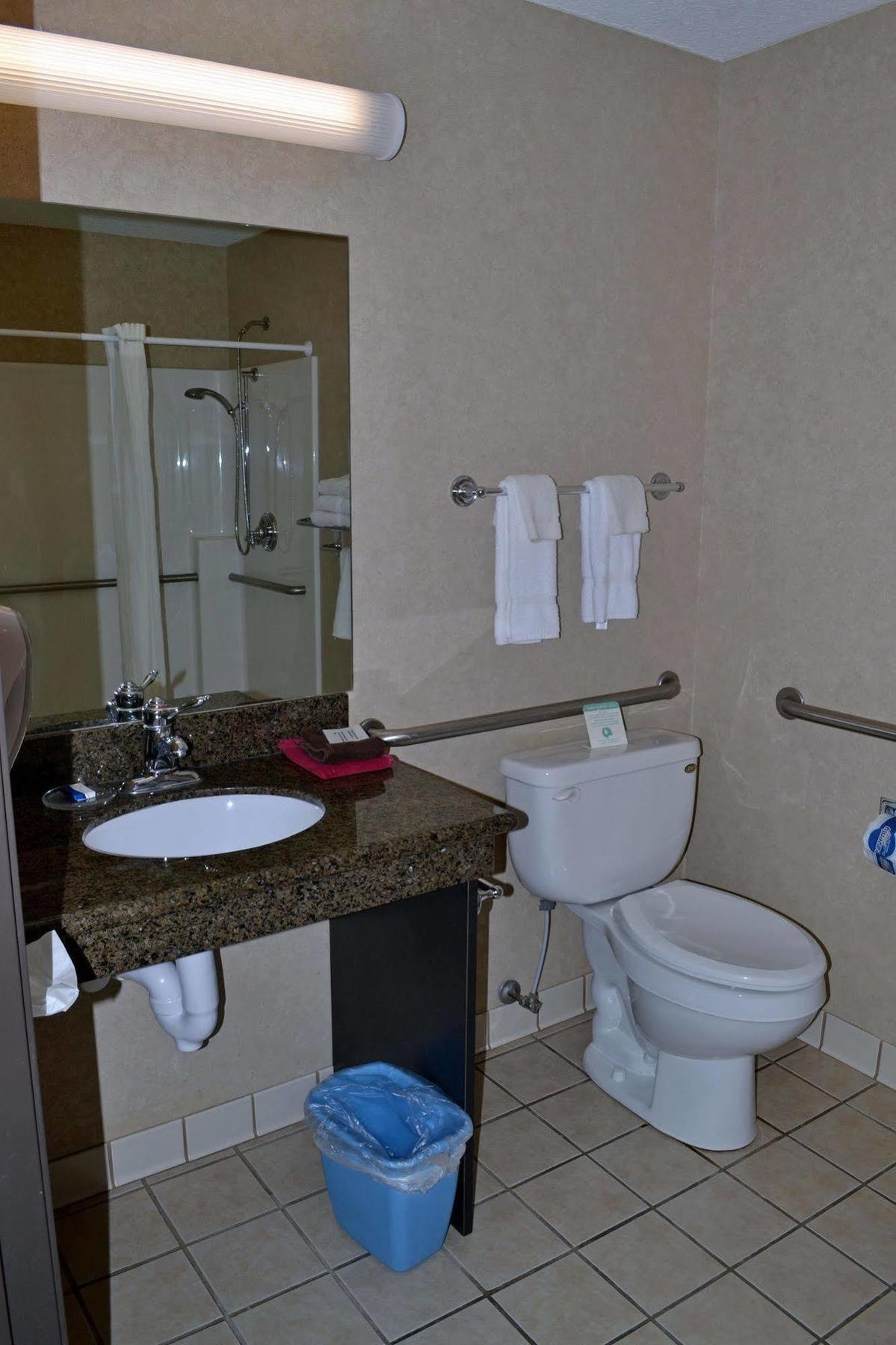 Paola Inn And Suites エクステリア 写真