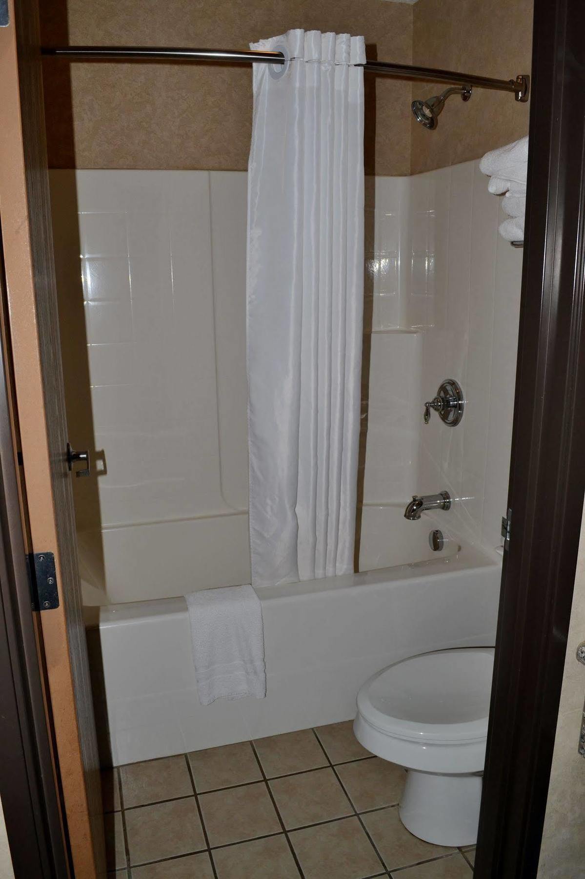 Paola Inn And Suites エクステリア 写真