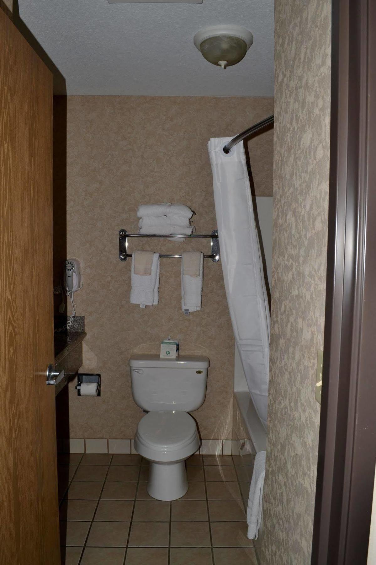 Paola Inn And Suites エクステリア 写真