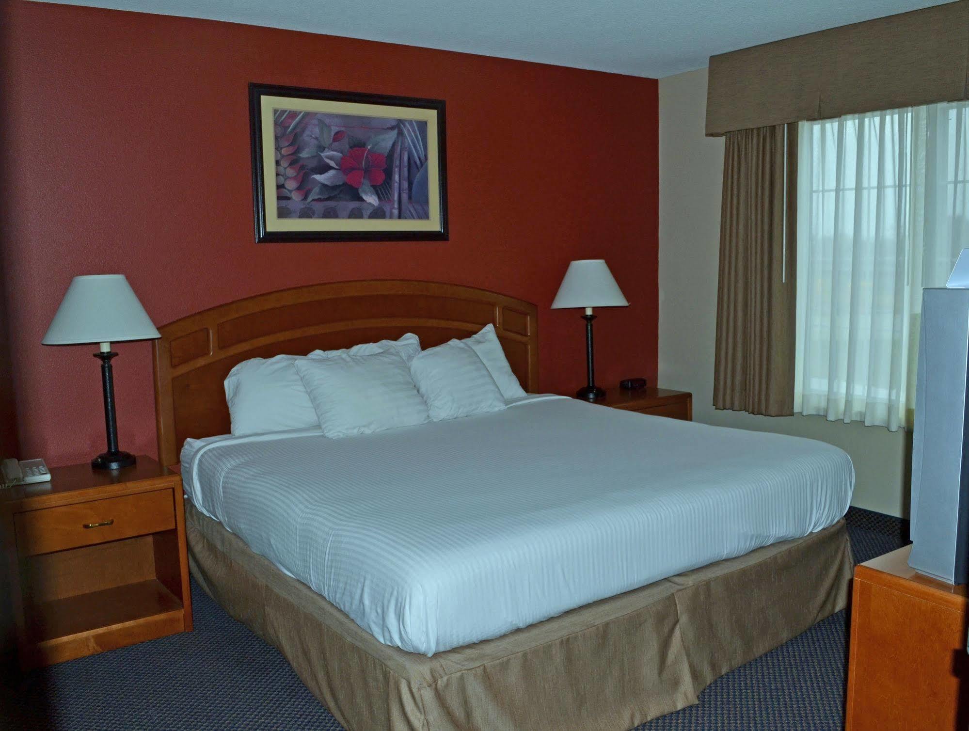 Paola Inn And Suites エクステリア 写真