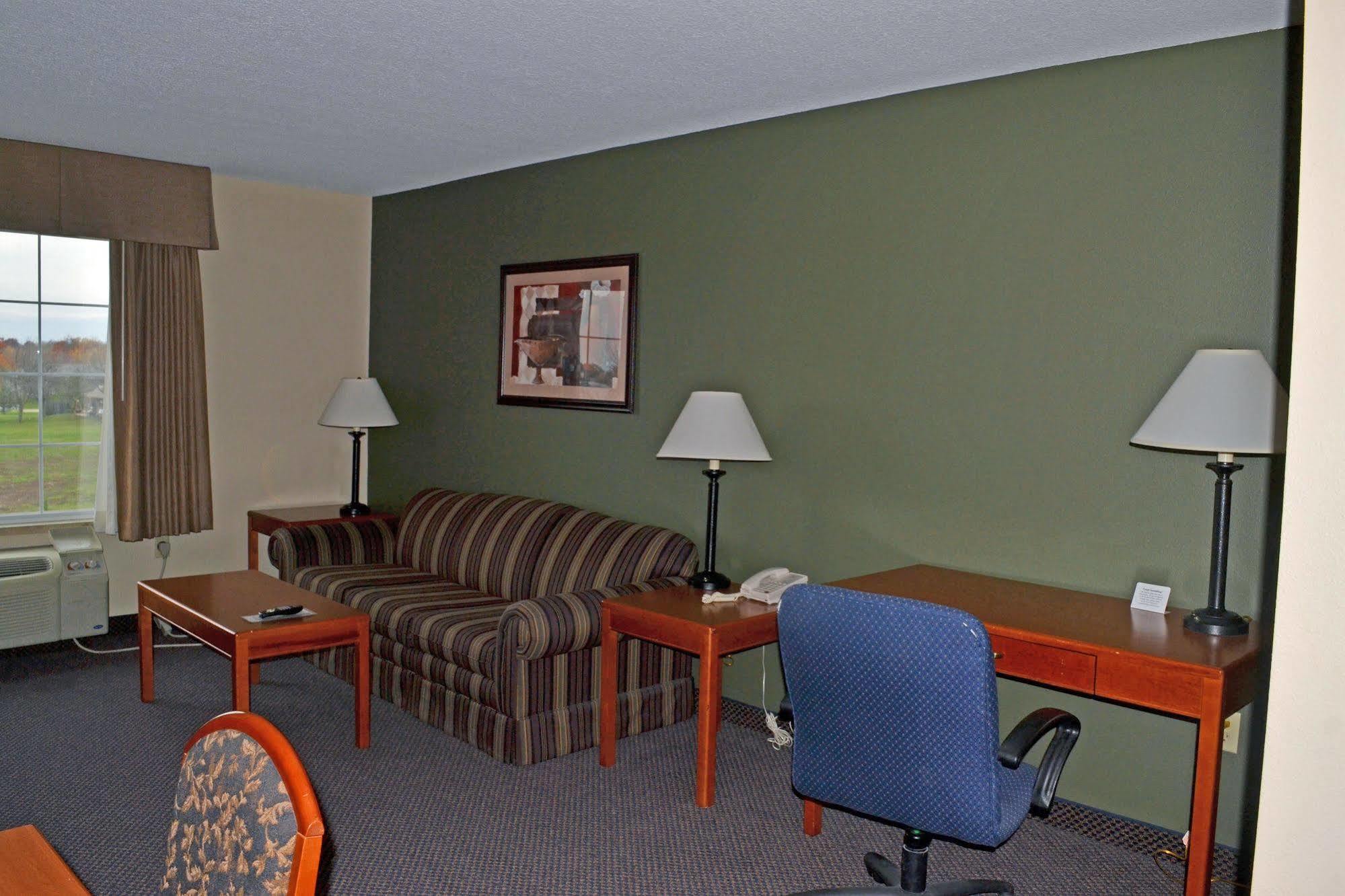 Paola Inn And Suites エクステリア 写真
