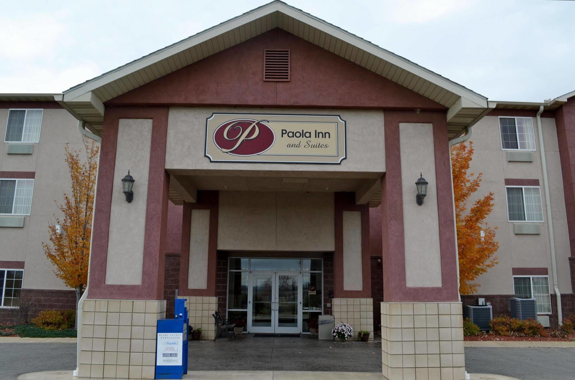 Paola Inn And Suites エクステリア 写真