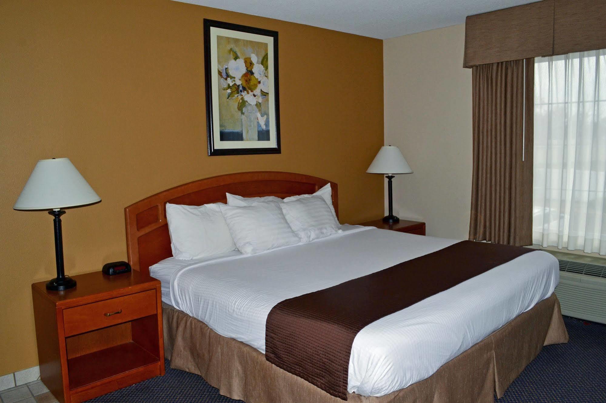 Paola Inn And Suites エクステリア 写真